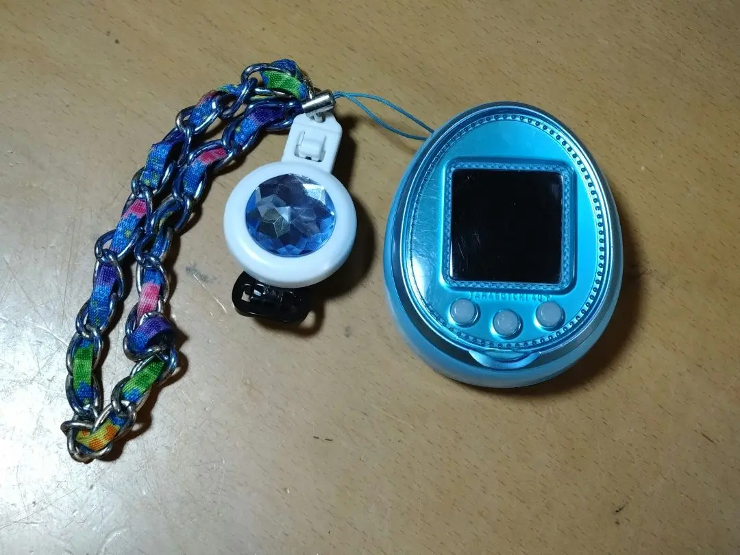 たまごっち 4U＋(スカイブルー)★ストラップ付き★ Amazon | TAMAGOTCHI 4U BLUE (たまごっち 4U ブルー