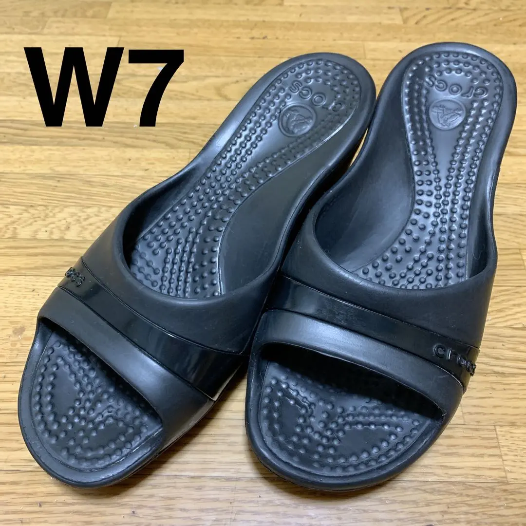 人気 crocs クロックス ササリー　サンダル　W7 crocs - クロックス ジニー ササリーcrocs W7 サンダルの通販 by