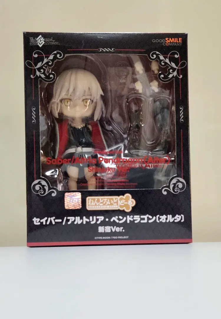 (未使用･未開封品)ねんどろいど Fate/Grand Order セイバー/アルトリア・ペンドラゴン〔オルタ〕新宿Ver.&amp;キュイラッシェ・ノワール ノンスケール ABS&amp;PVC製 塗装 Amazon.co.jp: ねんどろいど Fate/Grand Order セイバー