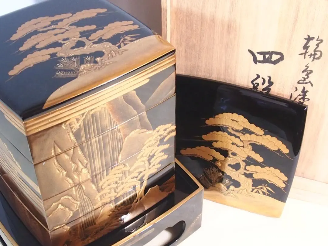 【最高級・極美品】輪島塗 漆芸/堀忠 山水蒔絵 四段重箱 台付き お重/弁当箱 最高級・極美品】輪島塗 漆芸/堀忠 山水蒔絵 四段重箱 台付き お重/弁当箱