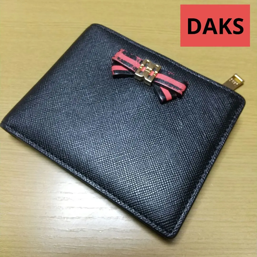 新品　 DAKS 二つ折り財布 15-762032 黒 新品 DAKS 二つ折り財布 15-762032 黒