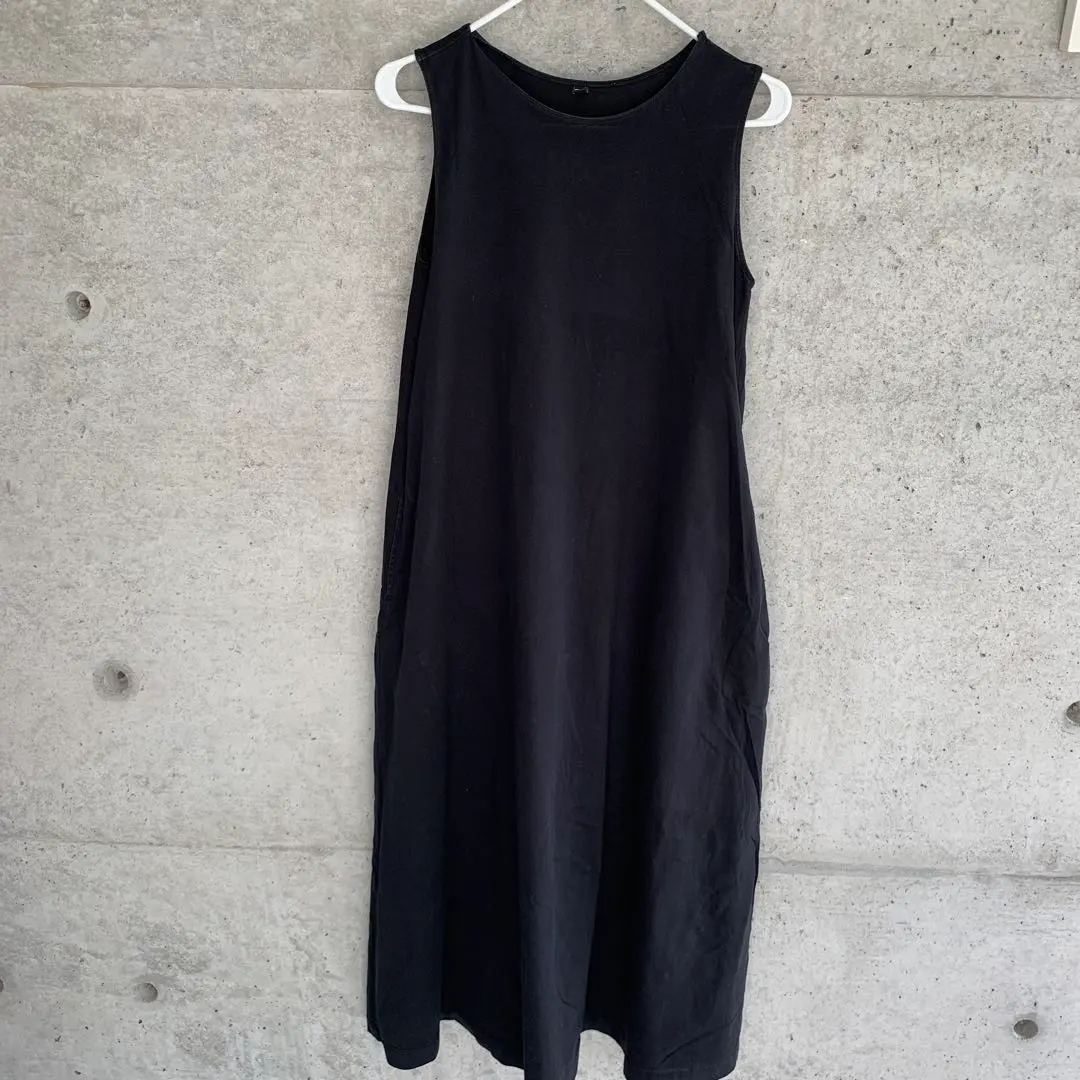 Thumbnail of UNIQLO Black Sleeveless Dress M