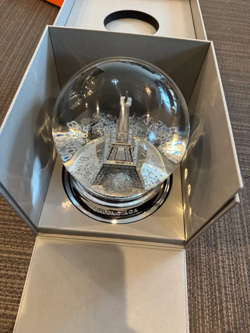 BALENCIAGA The Snow Globe スノードーム