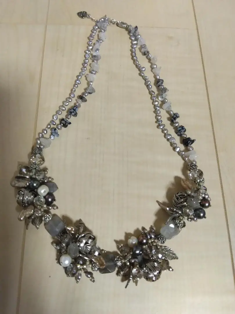 Thumbnail of Elegant flower motif necklace