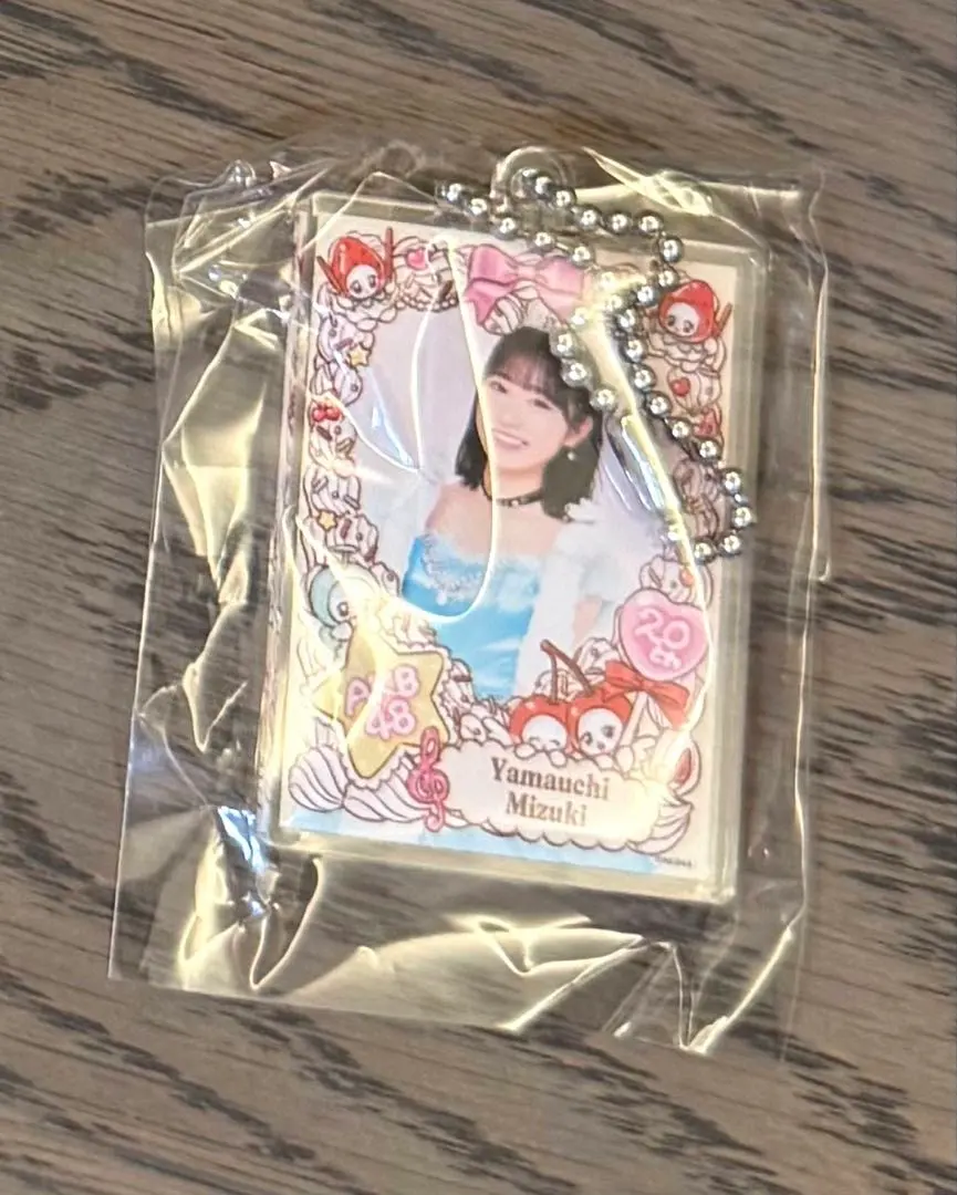Thumbnail of AKB48 Mizuki Yamauchi Daimaru Costume Exhibition Acrylic Keyholder