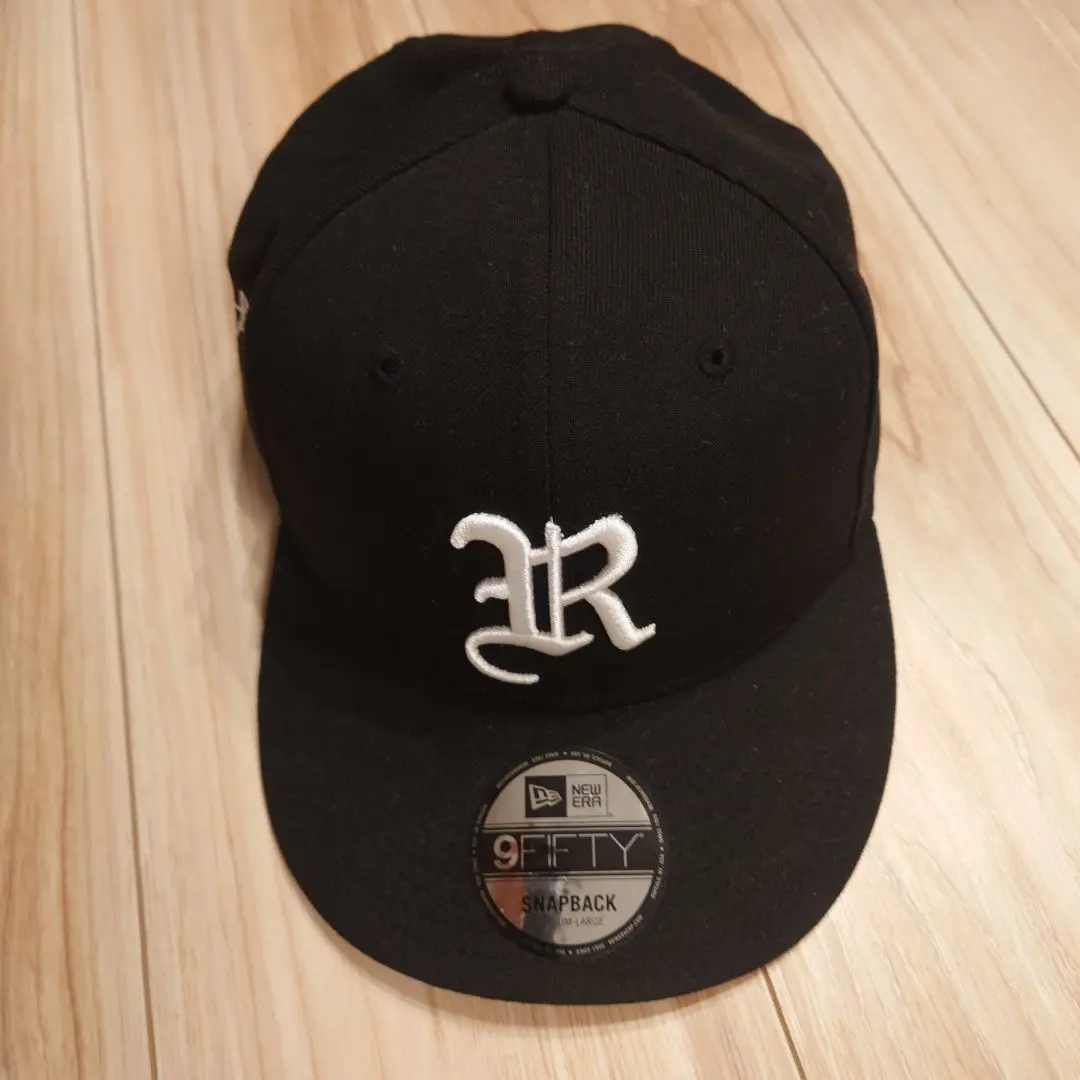 atmos pink × RIEHATA × NEW ERA®」トリプルコラボキャップを発売