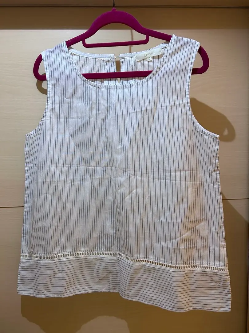 Thumbnail of grove Lace Hem Border Sleeveless Top (Size L)