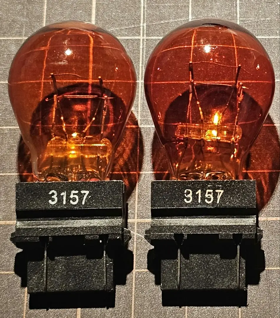 美品14〜21タンドラアルファレックステールランプレンズ