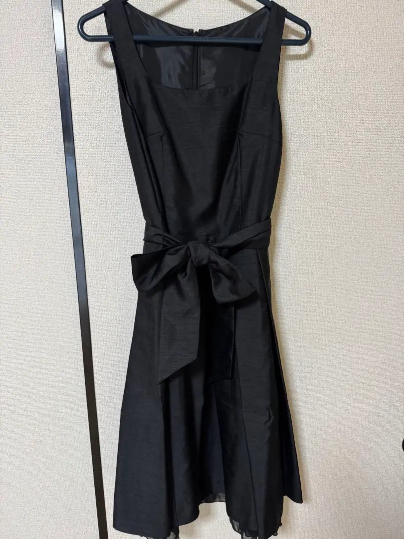 無袖黑色及膝洋裝 結婚典禮 酒店女公關禮服 的縮圖