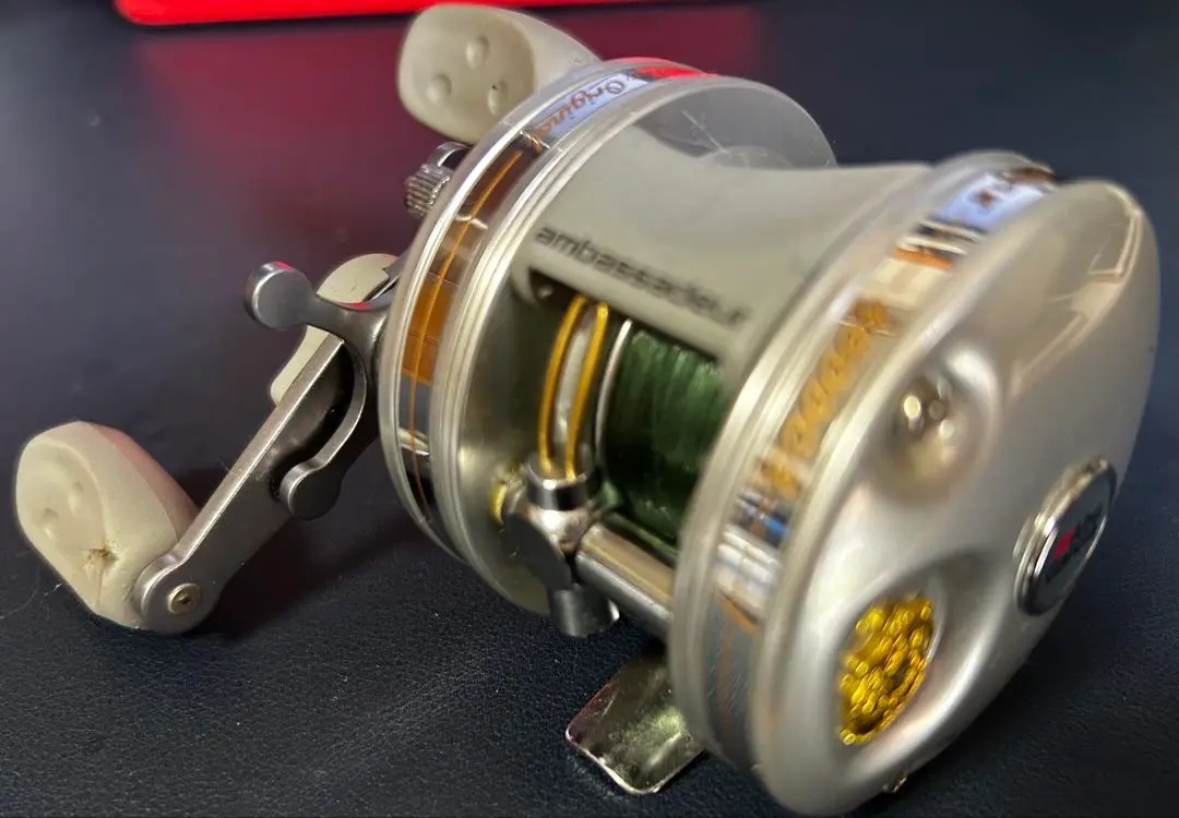 Abu Garcia 4600C3 替スプールと青いフレーム付き