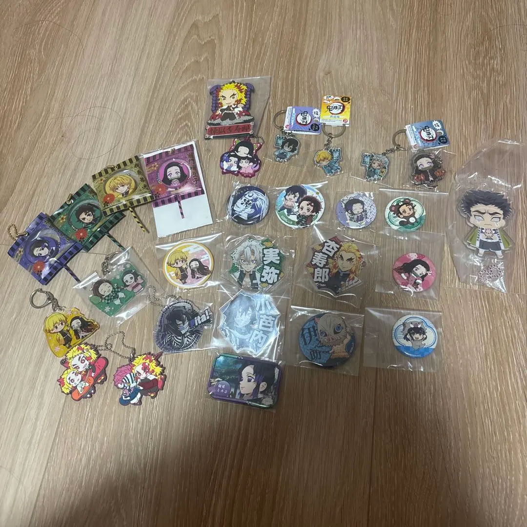 Thumbnail of Demon Slayer Keychain, Can Badges, etc. 28-piece set