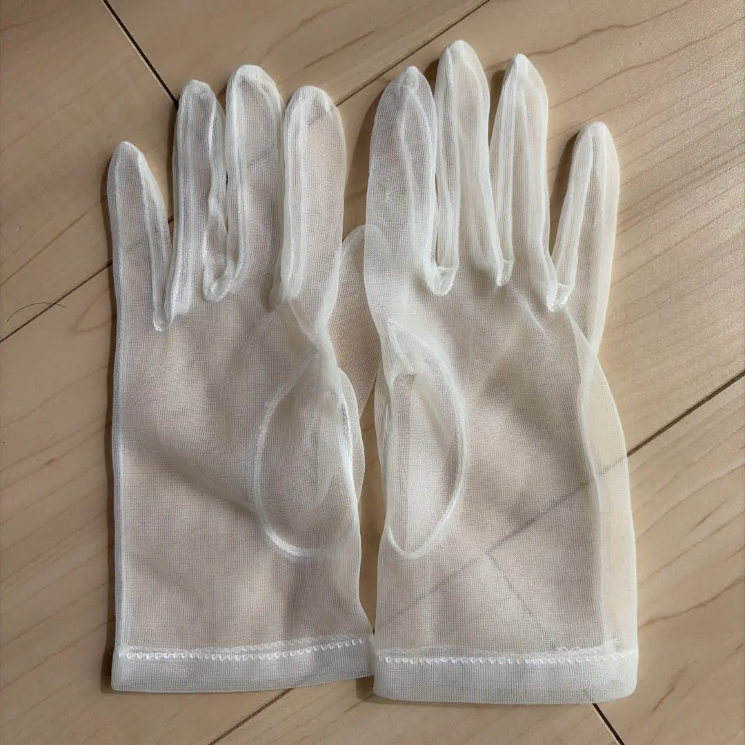 Thumbnail of White wedding gloves