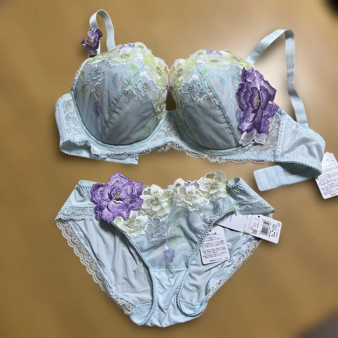 Thumbnail of Wacoal Salute Bra H80 & Panties Size LL Set