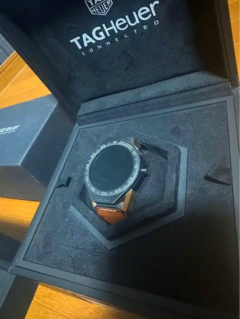 TAG Heuerコネクテッドモジュラー45 ゴールド&レザーストラップ タグ・ホイヤー コネクテッド レザーストラップモデル入荷しま