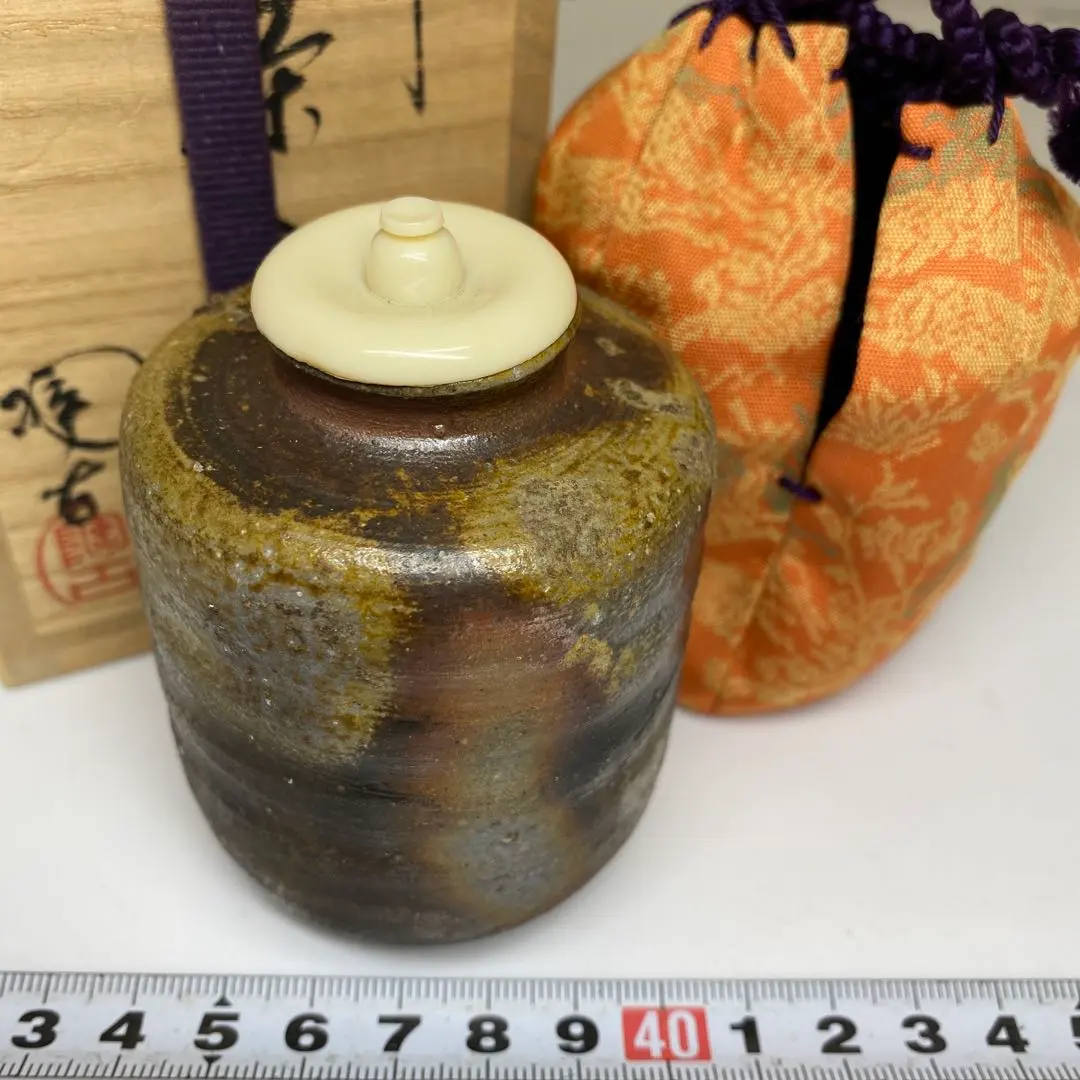 Thumbnail of Excellent condition. Kosei Konishi, Bizen tea caddy, with original box. Height 8.8cm. Higashi na 7-0412☆2F