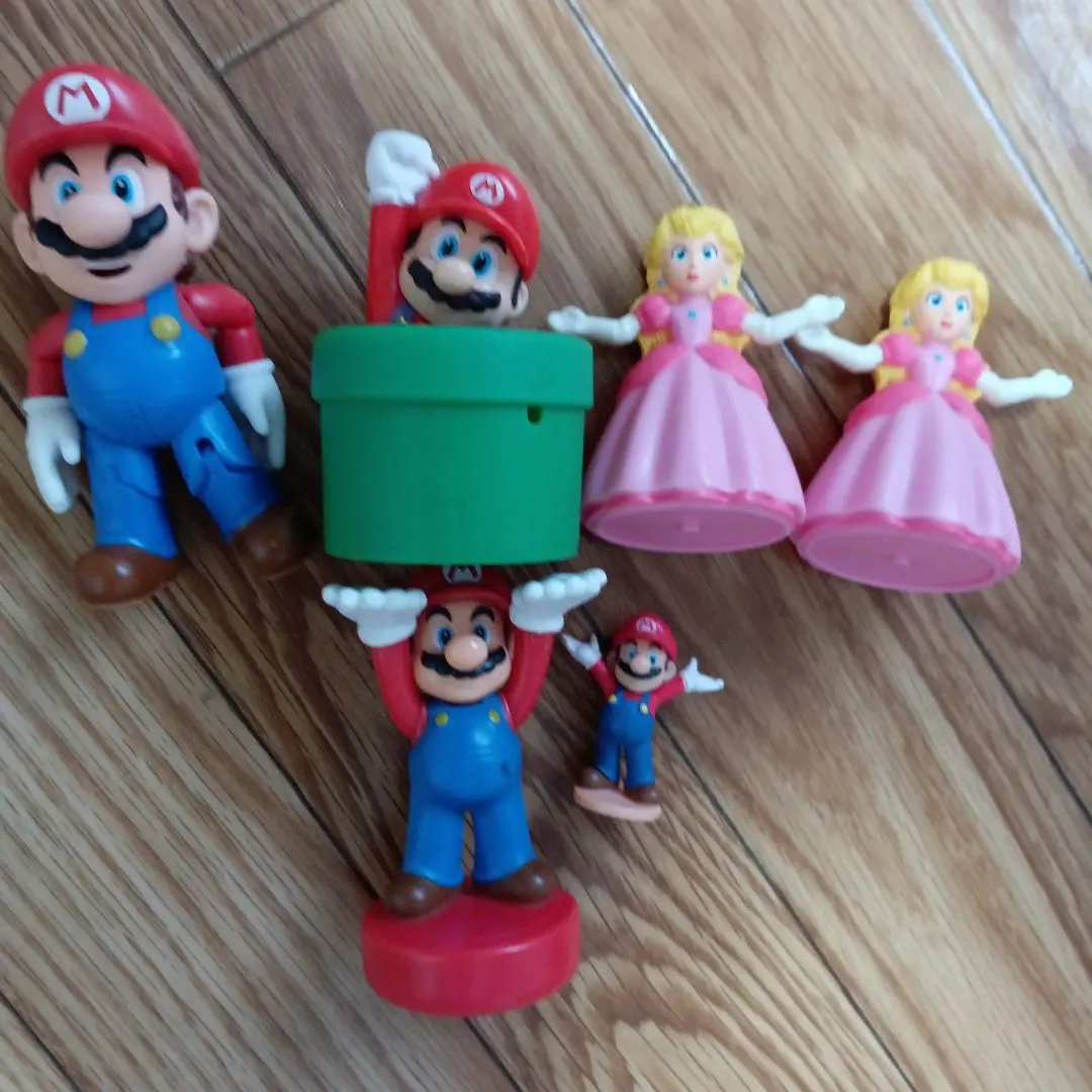 Thumbnail of Mario and Princess Peach Figure Set - Bulk Sale