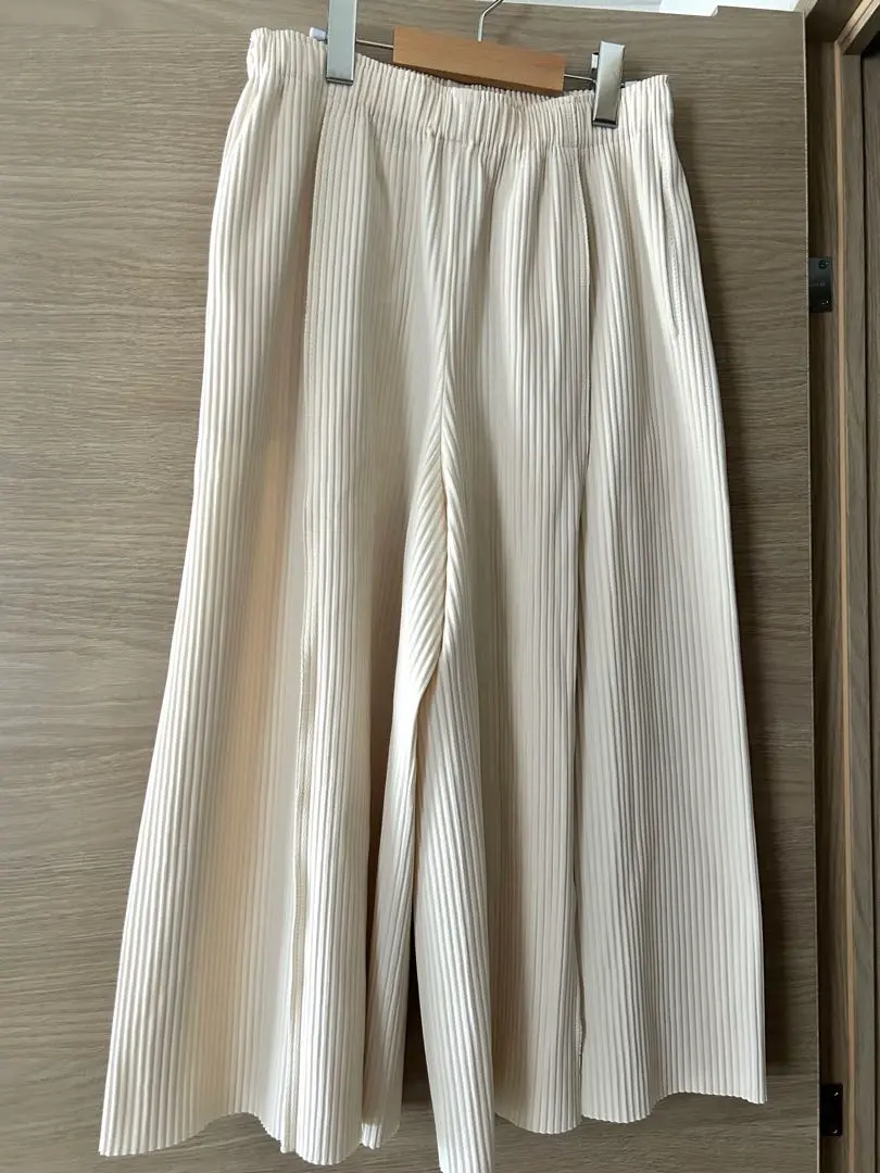 ▰合馬公式アカウント2▰ イッセイミヤケ （me） ガウチョパンツ 2025年最新】ISSEY MIYAKE レディース ガウチョパンツの人気
