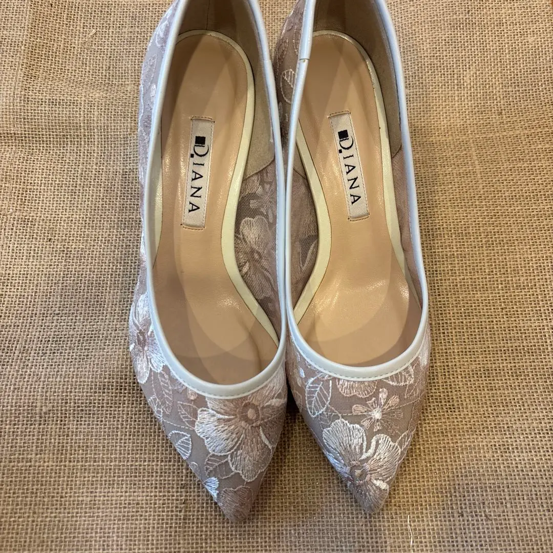 Thumbnail of Diana floral lace white pumps, pre-wedding photos, wedding, made in Japan