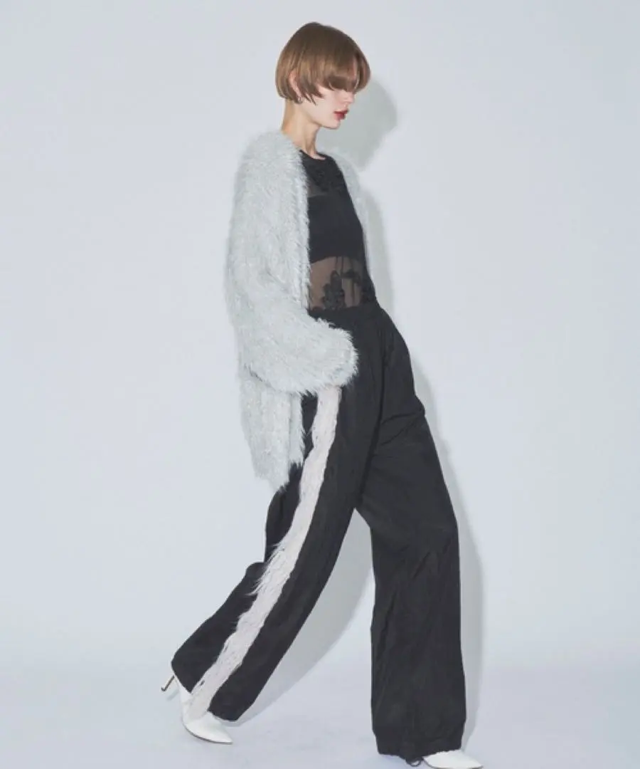 yae（ヤエ）の「Faux fur line pants/フェイクファーライン