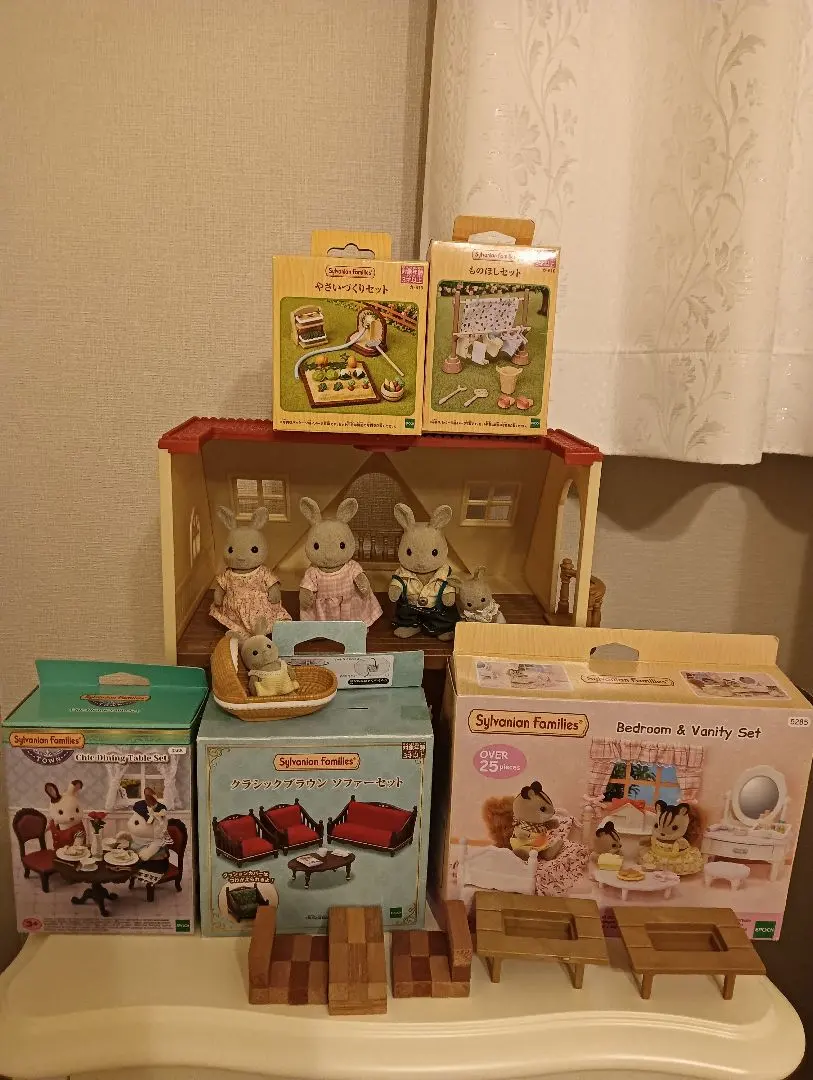 森林家族 組合出售 餐廳沙發 Bedroom & Vanity 的縮圖