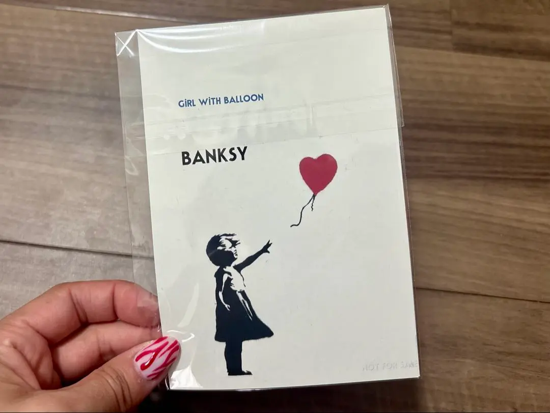 2025年最新】banksy “love is in the air”の人気アイテム - メルカリ