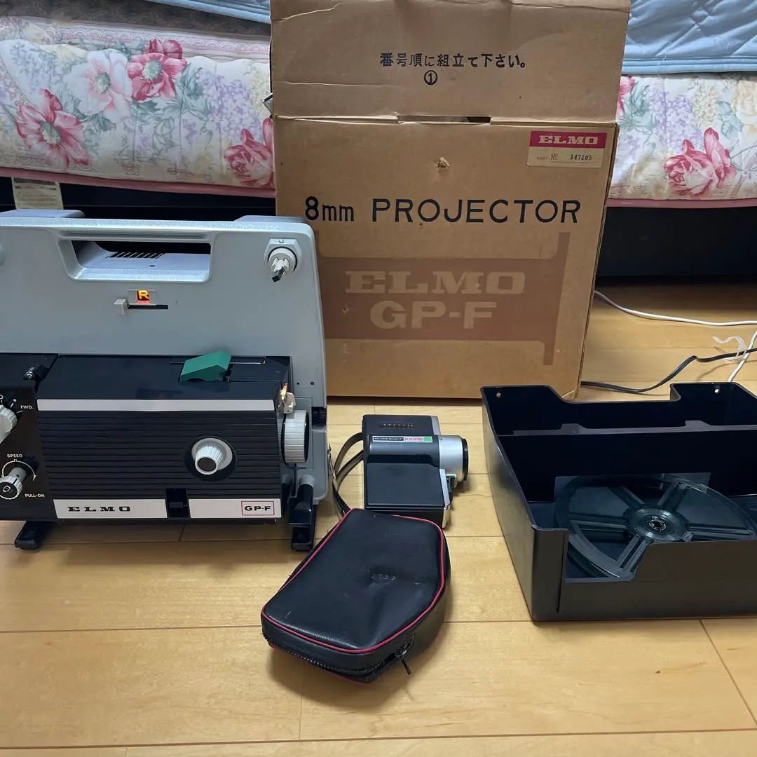 ELMOエルモ　 8㎜ プロジェクター 映写機　GP-E スクリーン戦艦ヤマト ELMOエルモ 8㎜ プロジェクター 映写機 GP-E スクリーン戦艦ヤマト