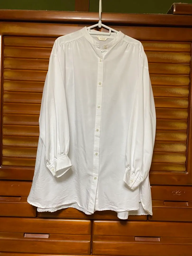 Thumbnail of White long-sleeved shirt, stand collar, overblouse