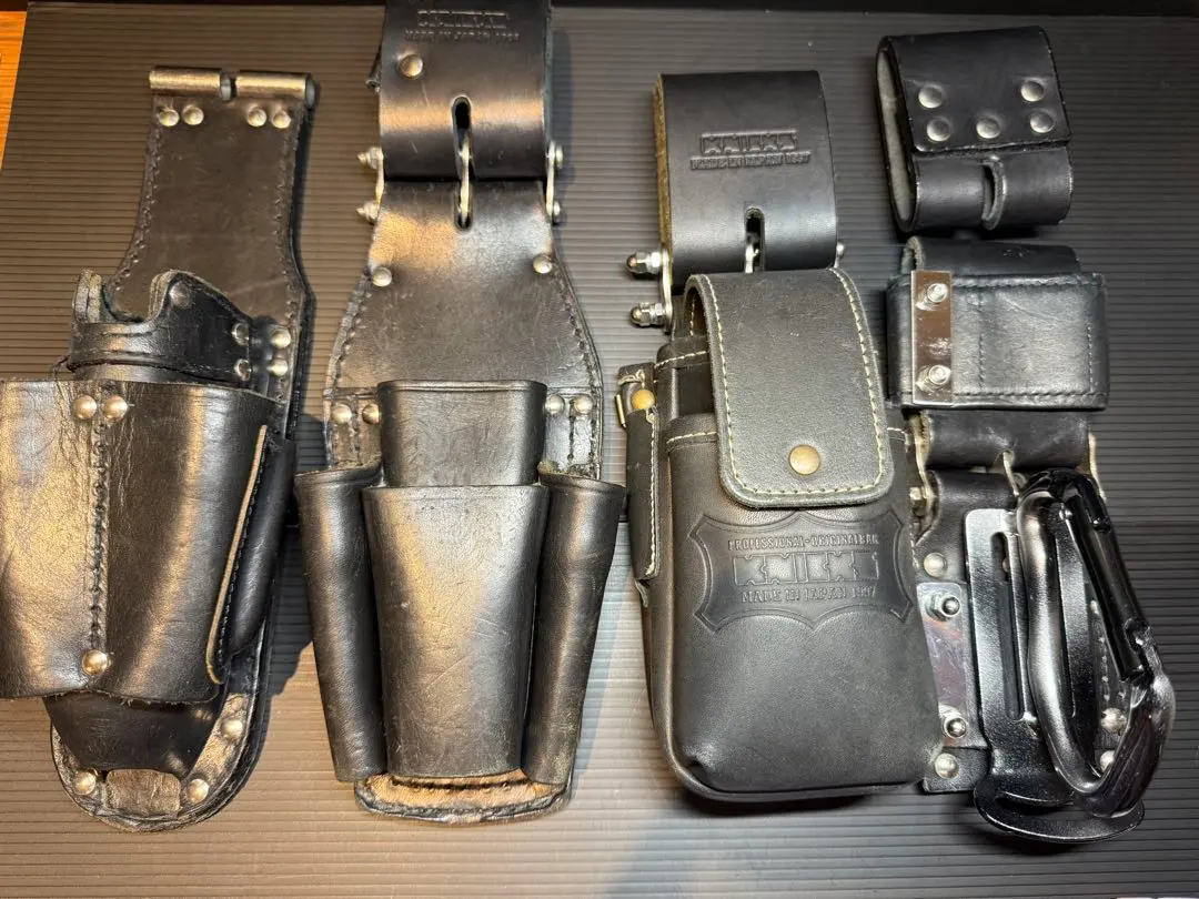 Thumbnail of Knicks tool belt, black leather