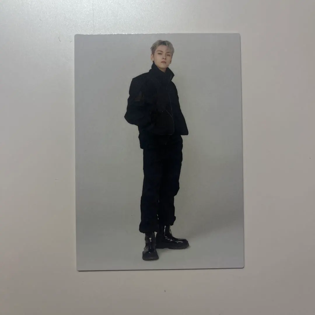 Thumbnail of SEVENTEEN Vernon FOLLOW trading card 90