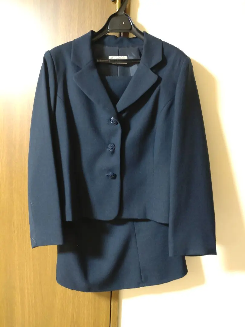 Thumbnail of Size 21, navy blue formal suit