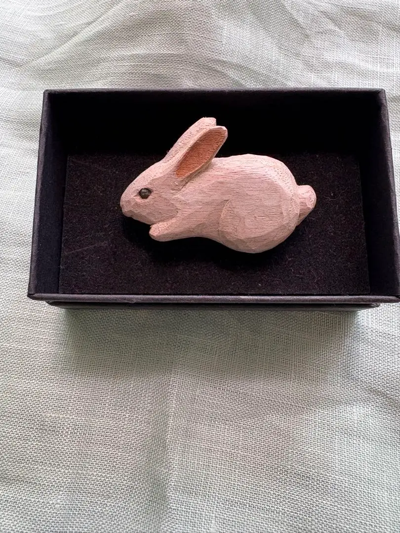 未使用品】kiyata 木製ブローチ うさぎ キヤタ 木彫り製品