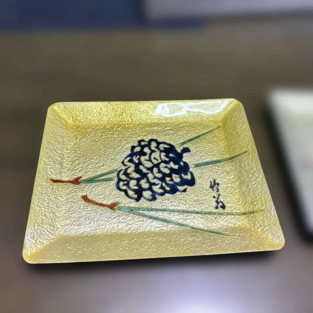 七宝焼　安藤七宝店　海老文葉皿　笹皿　2点まとめて　共箱　V　5562 七宝焼 安藤七宝店 海老文葉皿 笹皿 2点まとめて 共箱 V 5562