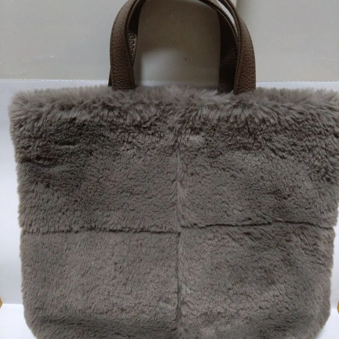 Thumbnail of Earth-toned fluffy bag