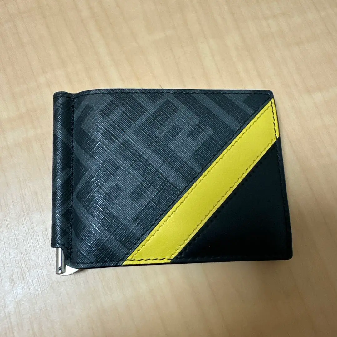 ✨付属品完備✨FENDI マネークリップ　バグズアイ　モンスター　レザー　極美品 FENDI - 【フェンディ】モンスター バッグ バグズ レザー長財布