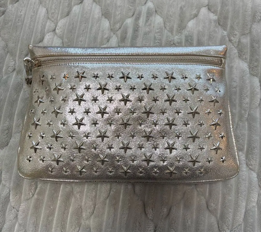 ジミーチュウ スパークリンググレー クラッチバッグ 2025年最新】Jimmy Choo カラー：シルバー系 クラッチバッグの