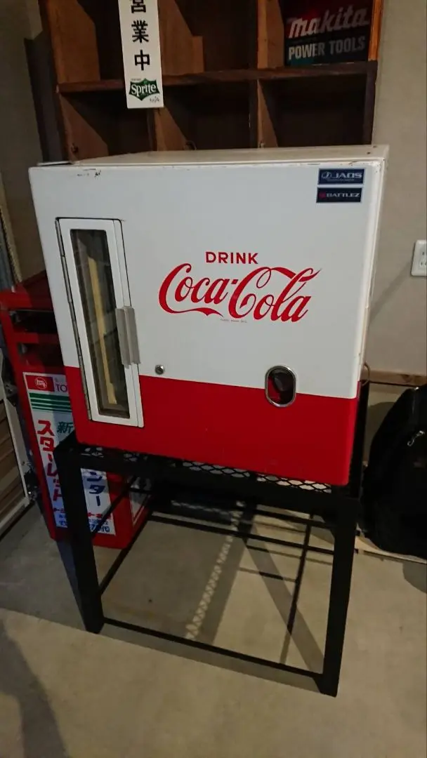 Coca-Cola 冷蔵庫 LED照明付き　非売品　レア 非売品 コカコーラ冷蔵庫ショーケース オシャレ ネオン ライト