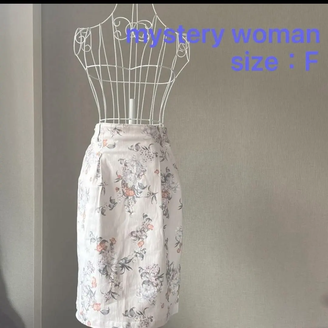 神秘女子♡花紋裙子 的縮圖