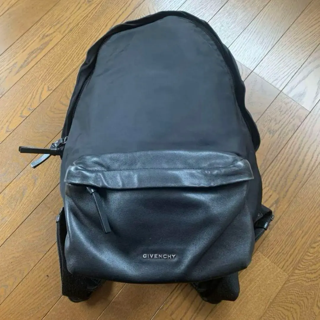 2025年最新】GIVENCHY スタッズ リュックの人気アイテム - メルカリ
