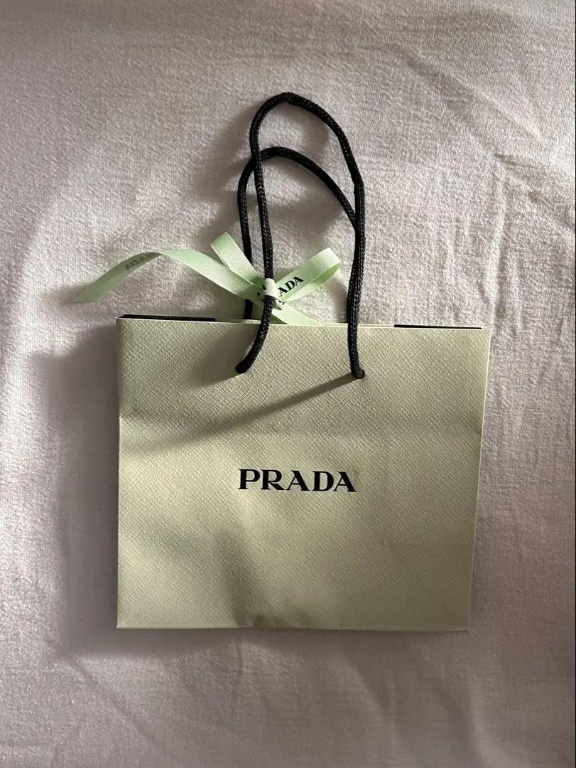 PRADA 專賣店紙袋 米色 的縮圖