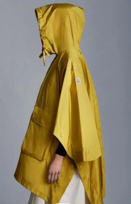 2025年最新】MONCLER レインコート・ポンチョの人気アイテム