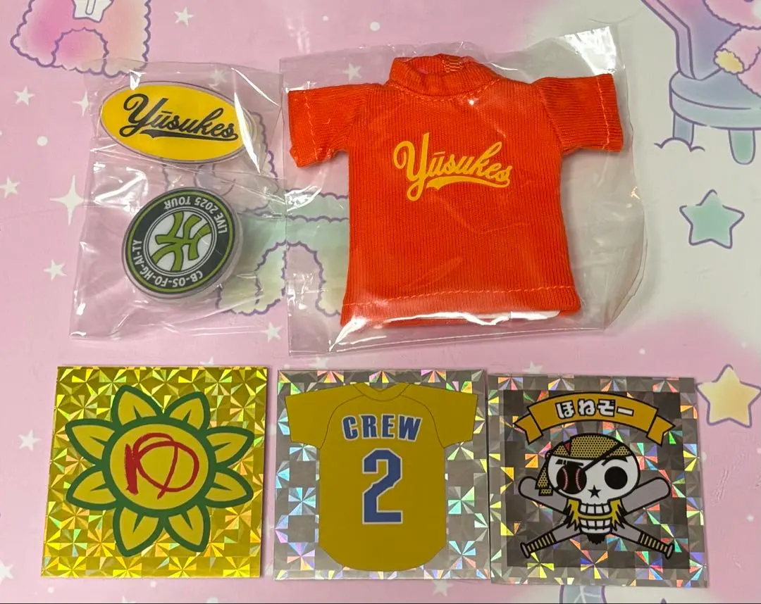 Thumbnail of Yusuke Kuji pin badge, T-shirt keyholder, sticker set