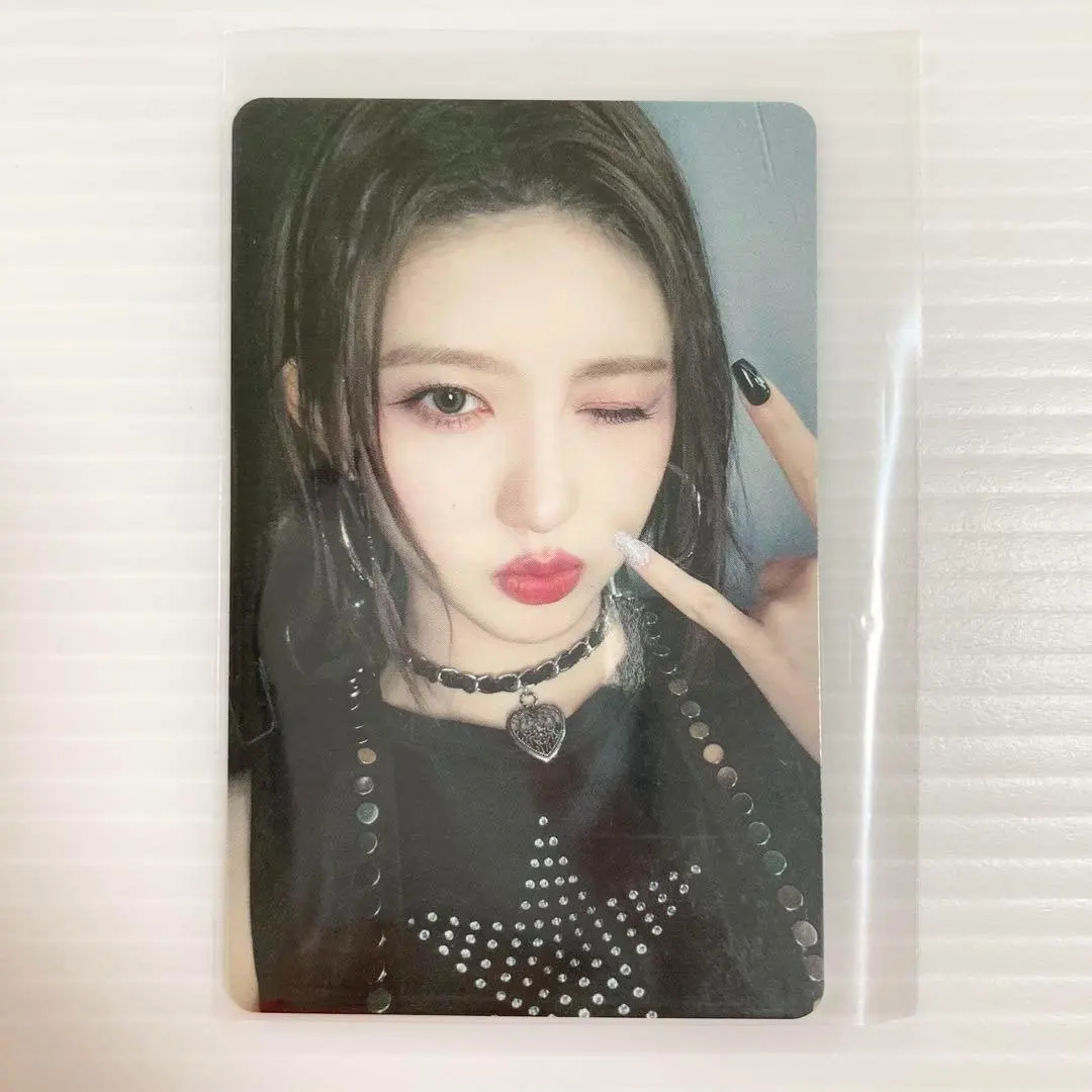 Thumbnail of Gaeul Lucky Draw Trading Card Tower Records HMV WAVE IVE