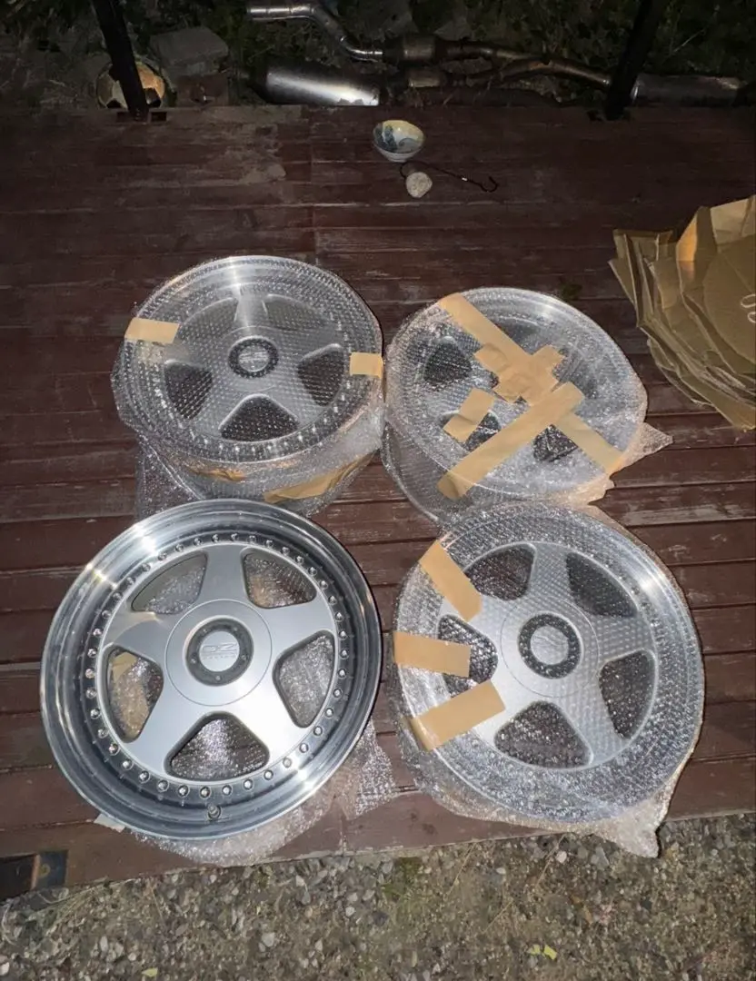 OZ Racing フッツーラ　モノブロック 215/50r 17 OZ Racing フッツーラ モノブロック 215/50r 17 - メルカリ