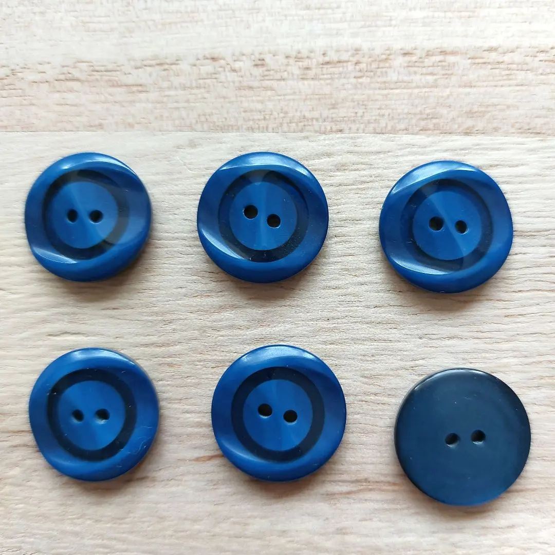 Thumbnail of Simple buttons 18mm, 6 pieces, blue