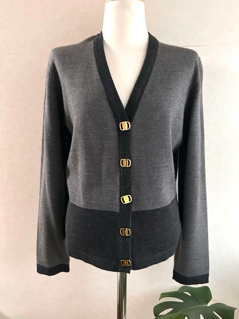 Salvatore Ferragamo フェラガモ カーディガン Sサイズ FERRAGAMO(フェラガモ) カーディガン(レディース) - 海外通販のBUYMA