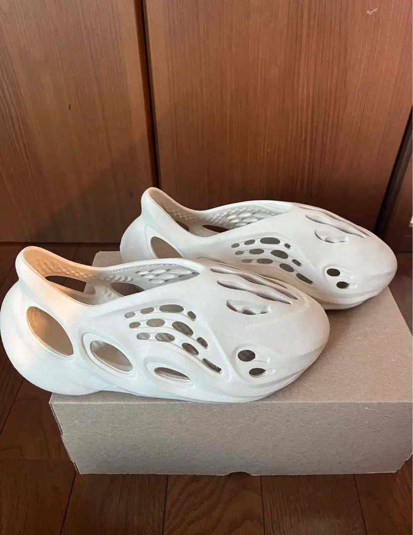 新品 adidas YEEZY Foam Runne Sand サンド Adidas Yeezy YEEZY Foam Runner 