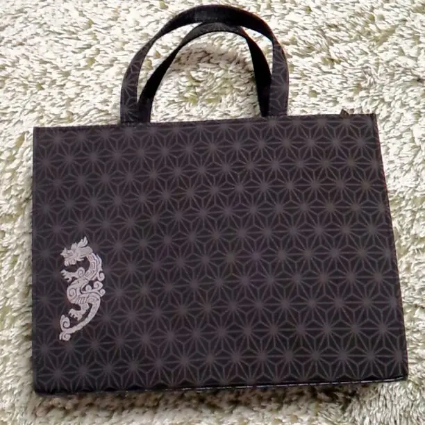 美品 紋紗 アトリエ聖jin苑 児島廣和 落款 夏着物 仕付糸付 小紋 5789 tomihisa 美品 アトリエ聖jin苑 児島廣和 落款 紋紗 麻の葉“今日