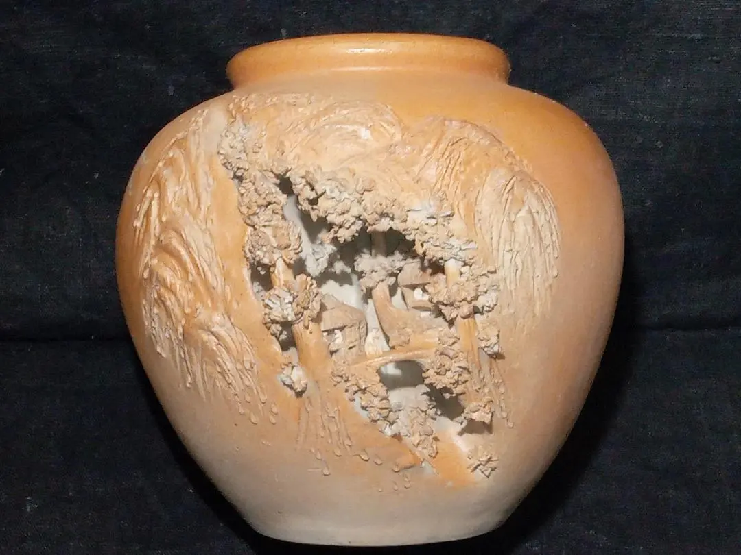 砥部焼　細密洞窟彫花瓶　波六作　花器 〈検　楽山焼　水月焼　二六焼　一角焼　宮島 Amazon.co.jp: 砥部焼 細密洞窟彫花瓶 清月 飾り壷 白磁 花器