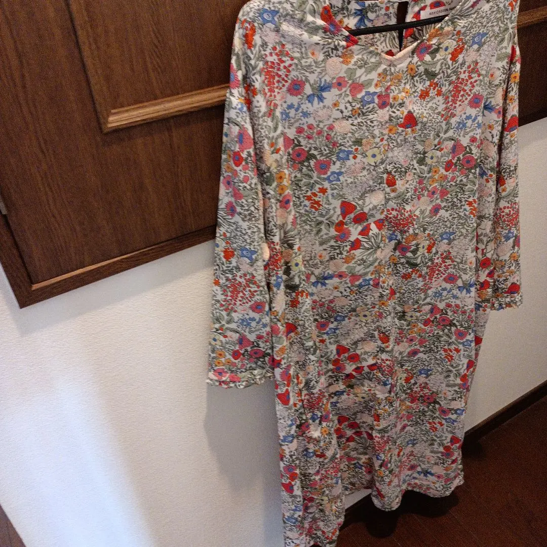 花紋長袖連衣裙 的縮圖