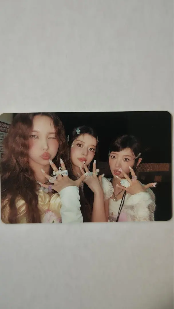 Thumbnail of ILLIT "Magnetic" Unit A Trading Card - Yuna & Minju & Moka